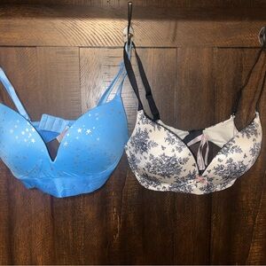 2 Victoria’s Secret wireless bras
